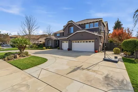 Exterior - 848 W Santos Ave, Ripon, CA 95366 photo 2 of 9