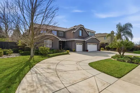 Exterior - 848 W Santos Ave, Ripon, CA 95366 photo 3 of 9