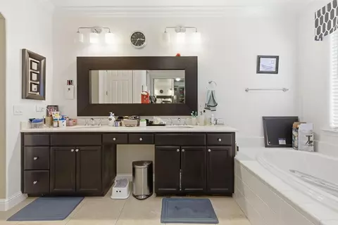 Bath - 848 W Santos Ave, Ripon, CA 95366 photo 3 of 5