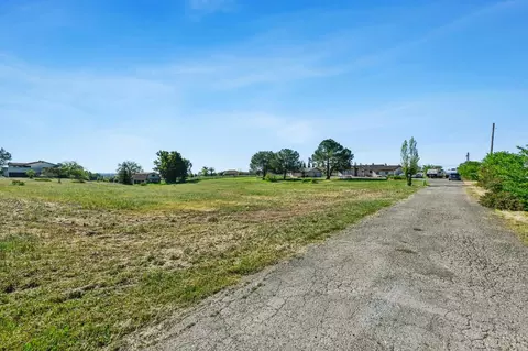 11890 Cresthill Dr, Elk Grove, CA 95624