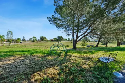 11890 Cresthill Dr, Elk Grove, CA 95624
