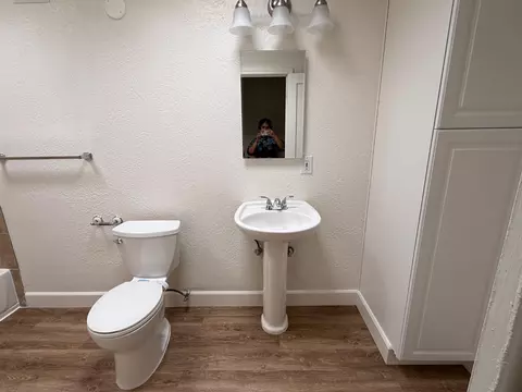 Bath - 2816 Glenside Dr, Concord, CA 94520 photo 2 of 2