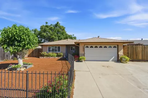 2433 Kildare Ln, Modesto, CA 95354