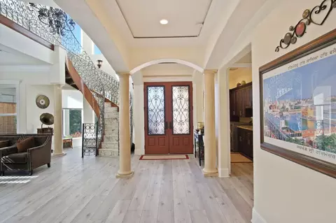 Entry Way - 3205 Hillglen Ave, Modesto, CA 95355 photo 2 of 5