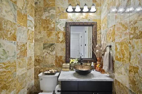 Bath - 3205 Hillglen Ave, Modesto, CA 95355 photo 2 of 10