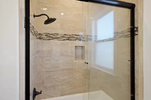 Bath - 3205 Hillglen Ave, Modesto, CA 95355 photo 8 of 10