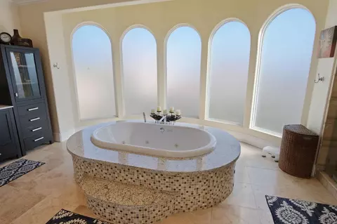 Bath - 3205 Hillglen Ave, Modesto, CA 95355 photo 5 of 10