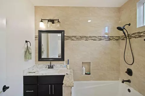 Bath - 3205 Hillglen Ave, Modesto, CA 95355 photo 1 of 10