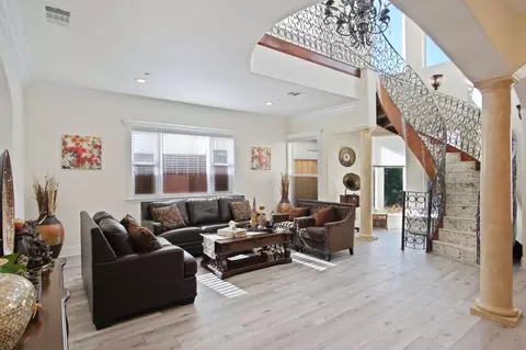 Living - 3205 Hillglen Ave, Modesto, CA 95355 photo 1 of 6