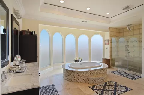 Bath - 3205 Hillglen Ave, Modesto, CA 95355 photo 3 of 10