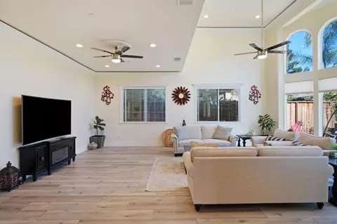 Living - 3205 Hillglen Ave, Modesto, CA 95355 photo 5 of 6
