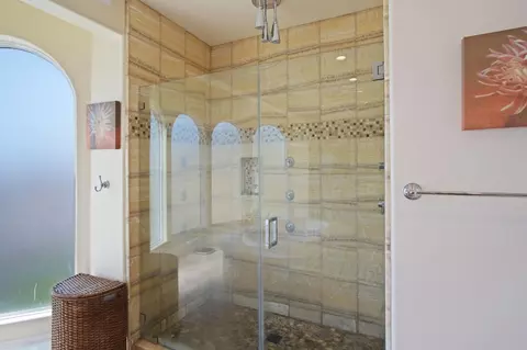 Bath - 3205 Hillglen Ave, Modesto, CA 95355 photo 4 of 10