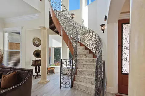 Entry Way - 3205 Hillglen Ave, Modesto, CA 95355 photo 3 of 5
