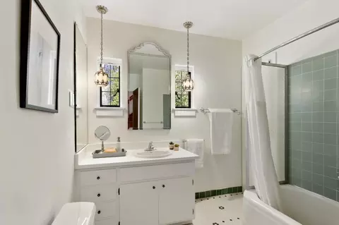 Bath - 53 College Park, Davis, CA 95616 photo 1 of 4
