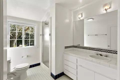 Bath - 53 College Park, Davis, CA 95616 photo 3 of 4