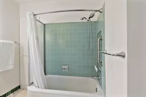 Bath - 53 College Park, Davis, CA 95616 photo 2 of 4