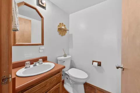 Bath - 18370 Norlene Way, Grass Valley, CA 95949 photo 4 of 5