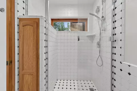 Bath - 18370 Norlene Way, Grass Valley, CA 95949 photo 2 of 5