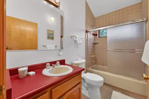 Bath - 18370 Norlene Way, Grass Valley, CA 95949 photo 3 of 5