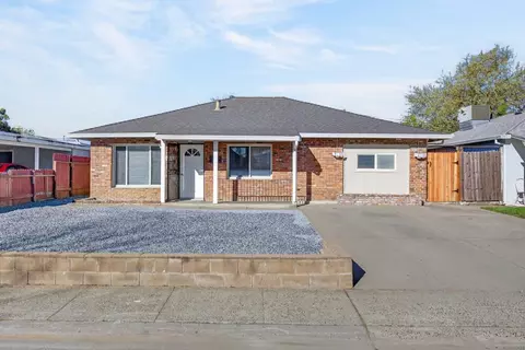 5676 James Way, Sacramento, CA 95822