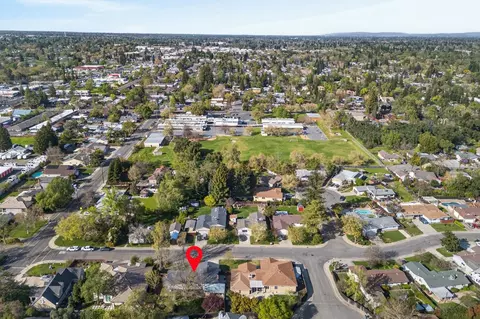 View/Area - 6016 Homesweet Way, Carmichael, CA 95608 photo 3 of 10