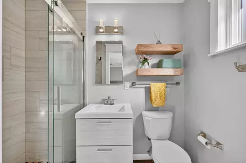 Bath - 6016 Homesweet Way, Carmichael, CA 95608 photo 1 of 5