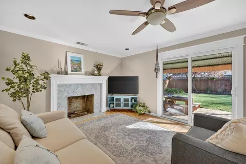 Living - 6016 Homesweet Way, Carmichael, CA 95608 photo 2 of 2