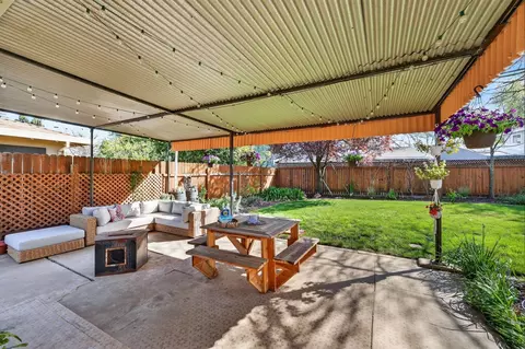 Exterior - 6016 Homesweet Way, Carmichael, CA 95608 photo 7 of 19