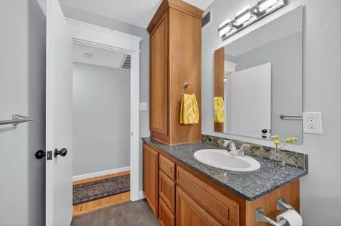 Bath - 6016 Homesweet Way, Carmichael, CA 95608 photo 4 of 5