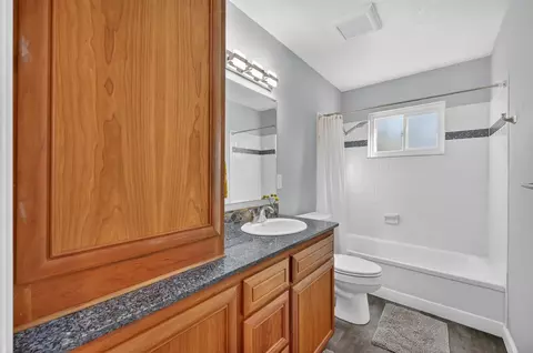 Bath - 6016 Homesweet Way, Carmichael, CA 95608 photo 3 of 5