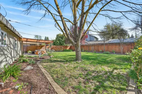 Exterior - 6016 Homesweet Way, Carmichael, CA 95608 photo 12 of 19