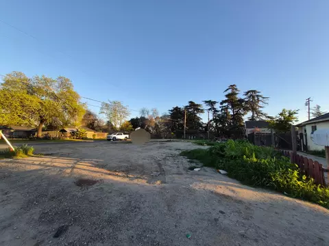 1102 Garden Ave, Modesto, CA 95351 photo 2