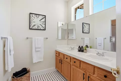 Bath - 848 Morningside Dr, Folsom, CA 95630 photo 4 of 5