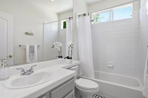 Bath - 848 Morningside Dr, Folsom, CA 95630 photo 3 of 5