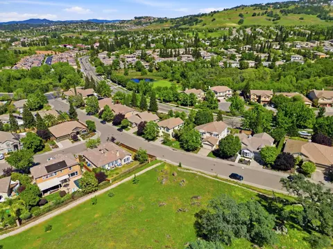 View/Area - 848 Morningside Dr, Folsom, CA 95630 photo 4 of 6