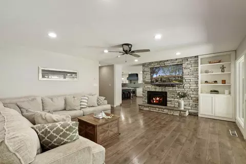 Living - 3109 Yorkshire Ln, Modesto, CA 95350 photo 2 of 3