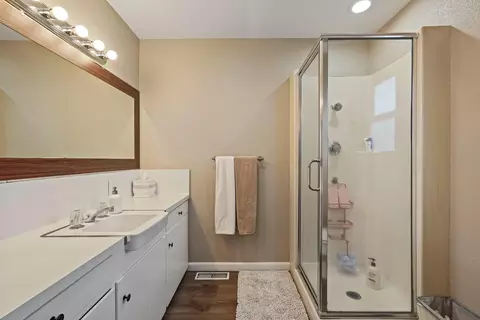 Bath - 3109 Yorkshire Ln, Modesto, CA 95350 photo 4 of 4