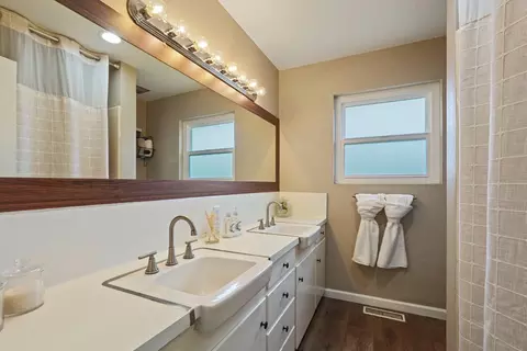 Bath - 3109 Yorkshire Ln, Modesto, CA 95350 photo 3 of 4