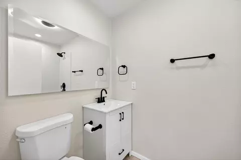 Bath - 3901 Luneman, Placerville, CA 95667 photo 1 of 4