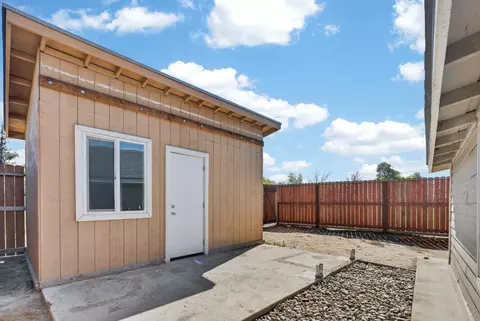 Exterior - 2504 Paradise Rd, Modesto, CA 95358 photo 4 of 5