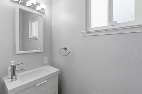 Bath - 5262 E Flagstone St, Carmichael, CA 95608 photo 1 of 1
