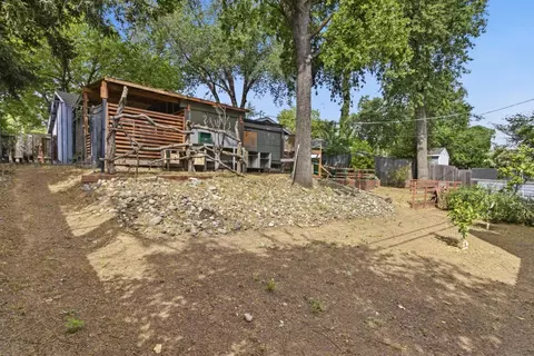 Exterior - 5262 E Flagstone St, Carmichael, CA 95608 photo 5 of 14