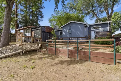 Exterior - 5262 E Flagstone St, Carmichael, CA 95608 photo 10 of 14
