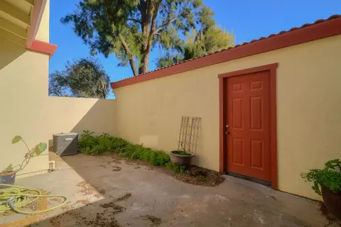 Exterior - 5010 Glide Dr #1, Davis, CA 95618 photo 2 of 3