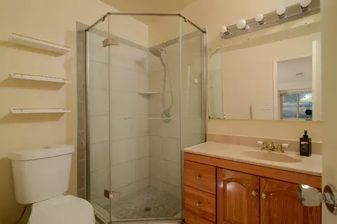 Bath - 5010 Glide Dr #1, Davis, CA 95618 photo 2 of 2