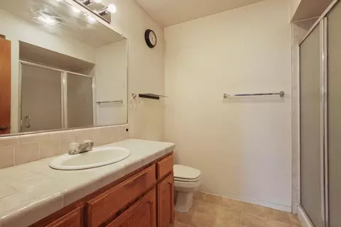Bath - 325 Lancaster Dr, Stockton, CA 95207 photo 3 of 3