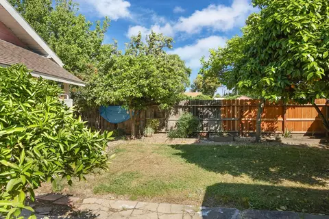 Exterior - 64 E Noble St, Stockton, CA 95204 photo 6 of 7