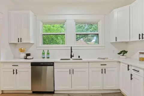 Kitchen - 64 E Noble St, Stockton, CA 95204 photo 2 of 5