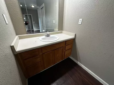 Bath - 109 Rosemont Ave, Modesto, CA 95351 photo 1 of 2