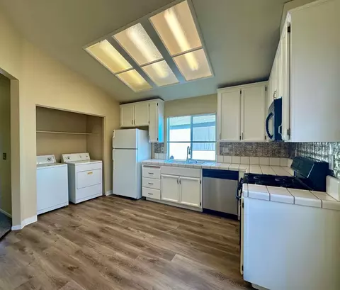 Kitchen - 7856 Crestleigh Ct, Antelope, CA 95843 photo 2 of 2